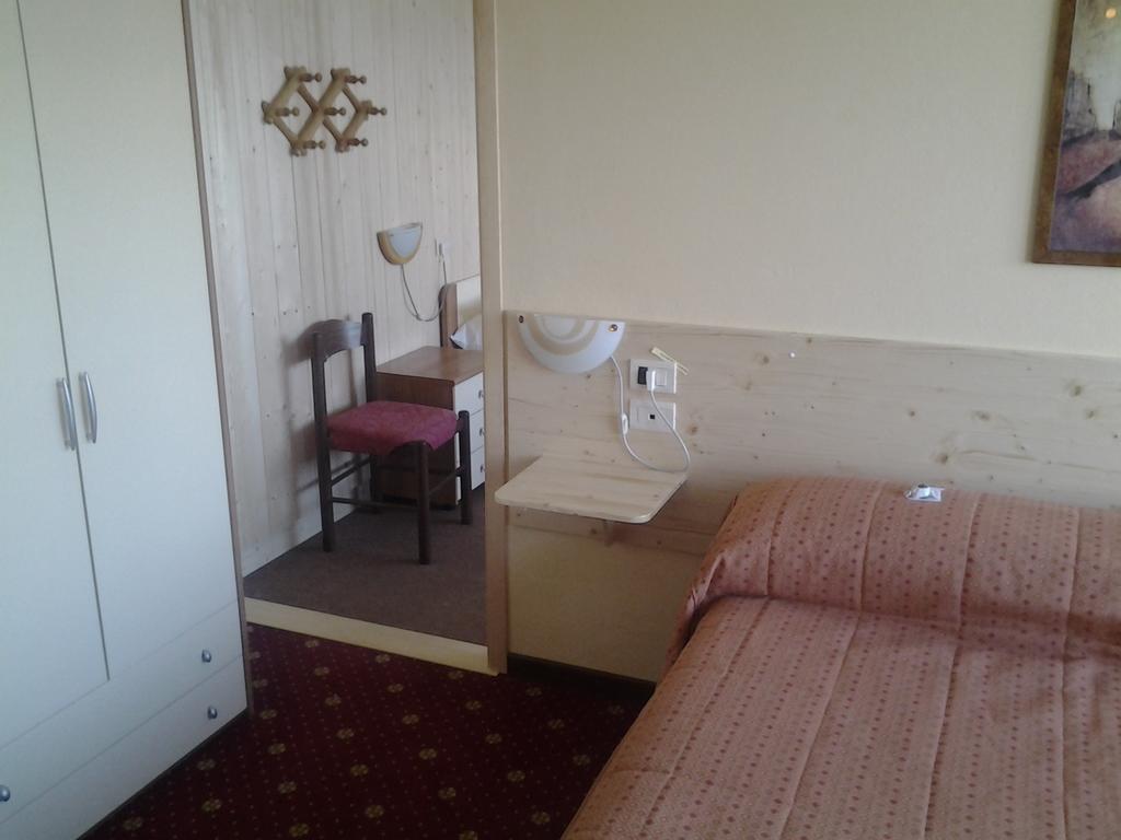 Hotel Poggio D'Oro Riva di Solto Δωμάτιο φωτογραφία