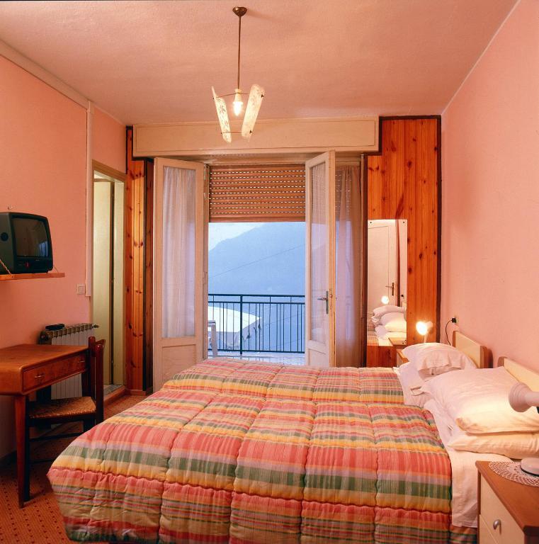Hotel Poggio D'Oro Riva di Solto Δωμάτιο φωτογραφία