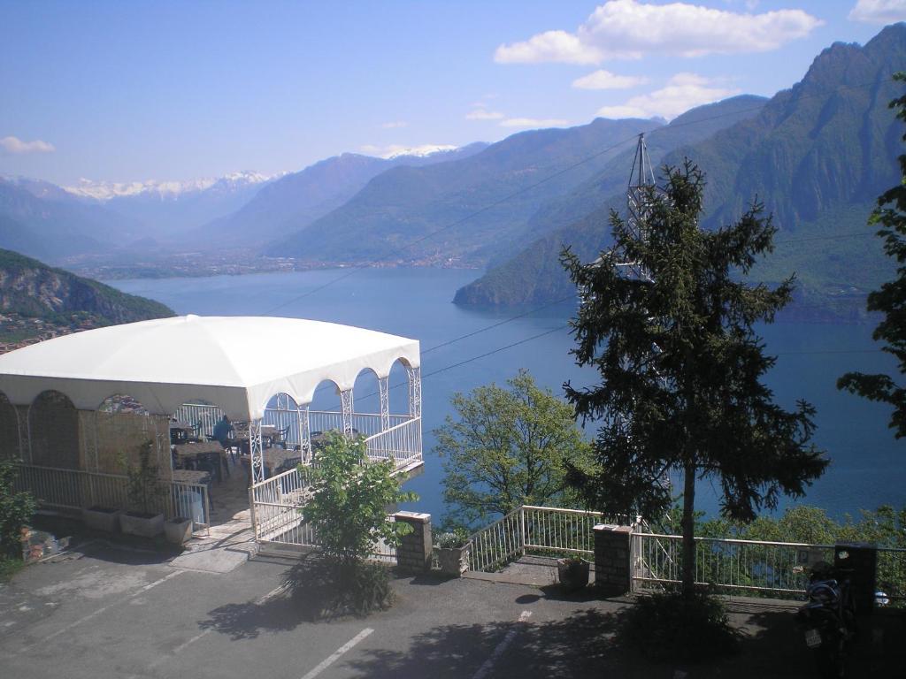 Hotel Poggio D'Oro Riva di Solto Εξωτερικό φωτογραφία